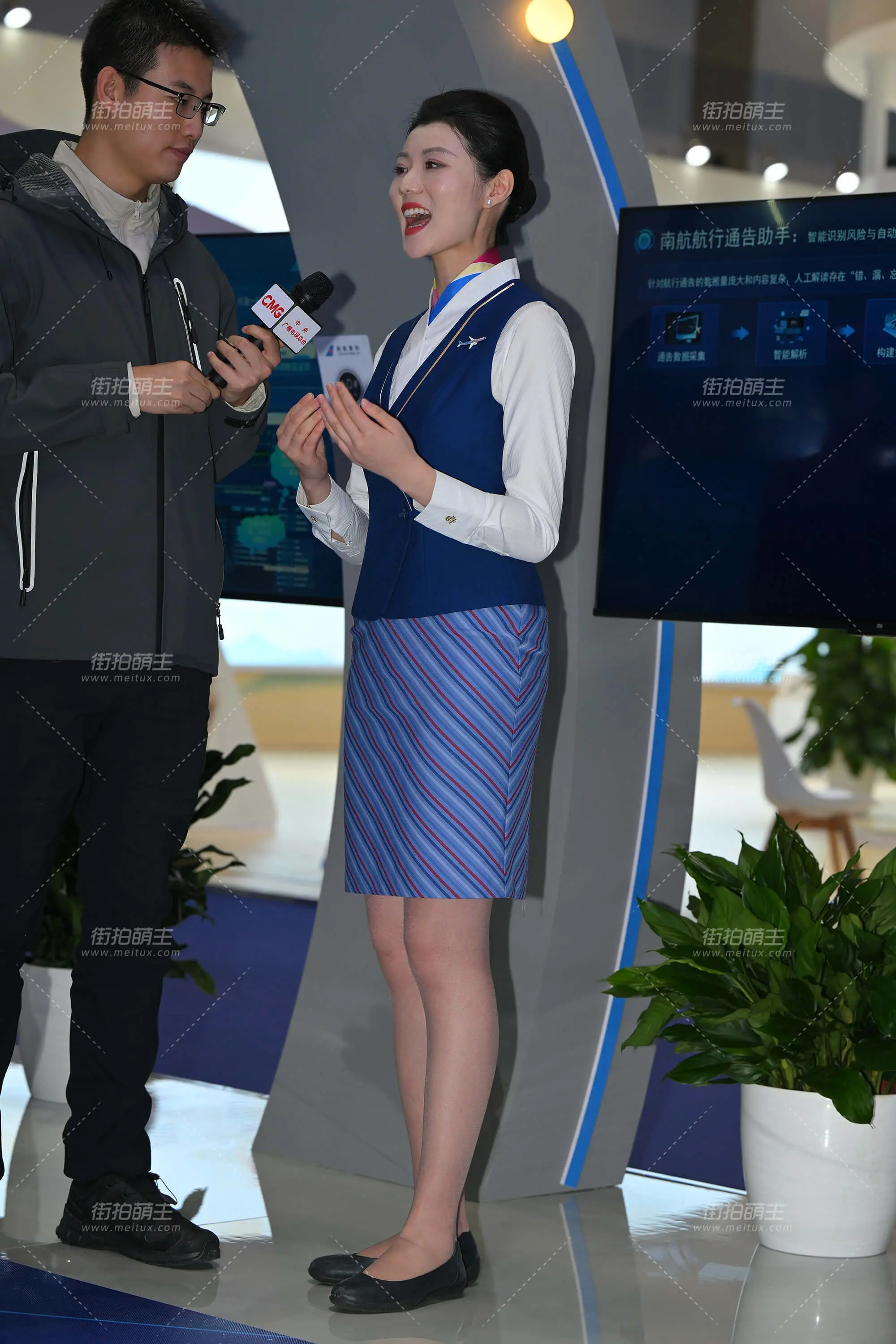 SH25-175-95 蓝马甲-南航空姐 [95P-2.12GB]