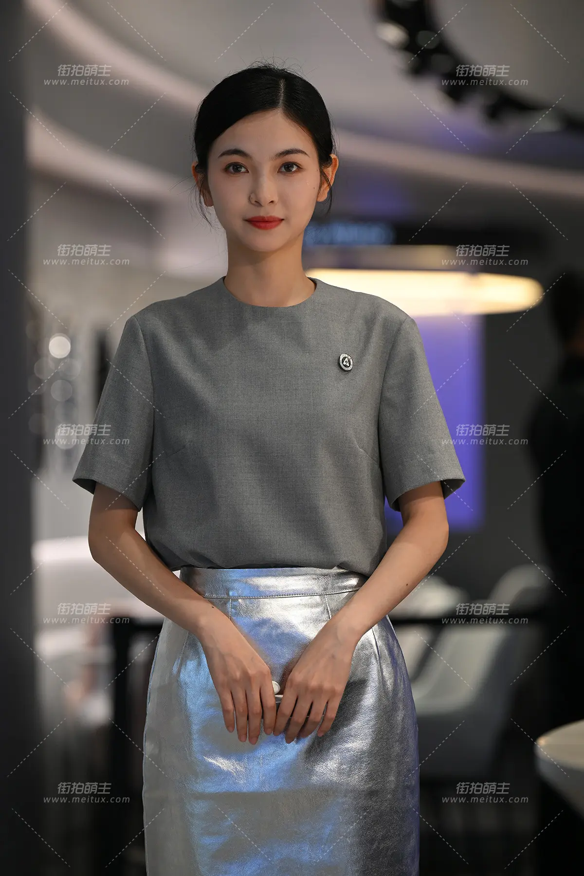 2565-17=63 肉丝清秀服务员 [63P-1.17GB]