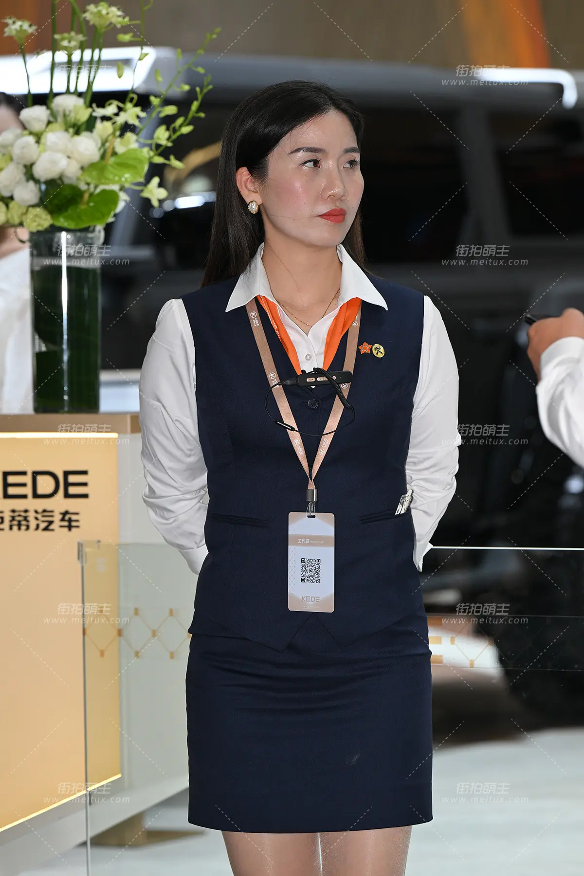 241115-66=42 她穿了细高跟，又换上了平底鞋 [42P-863MB]