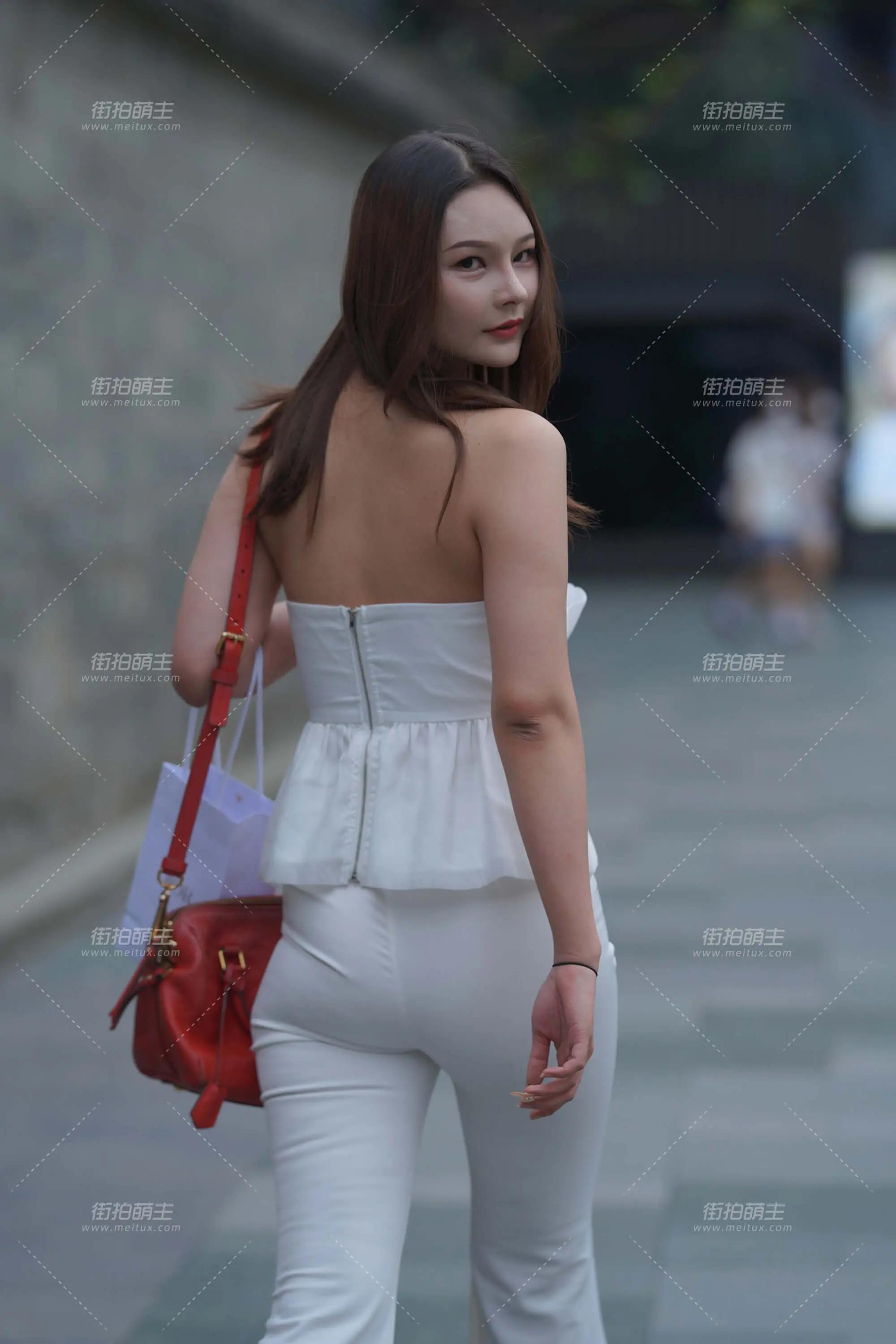 210617-18 时髦的女人 [140P1V-1.70GB]