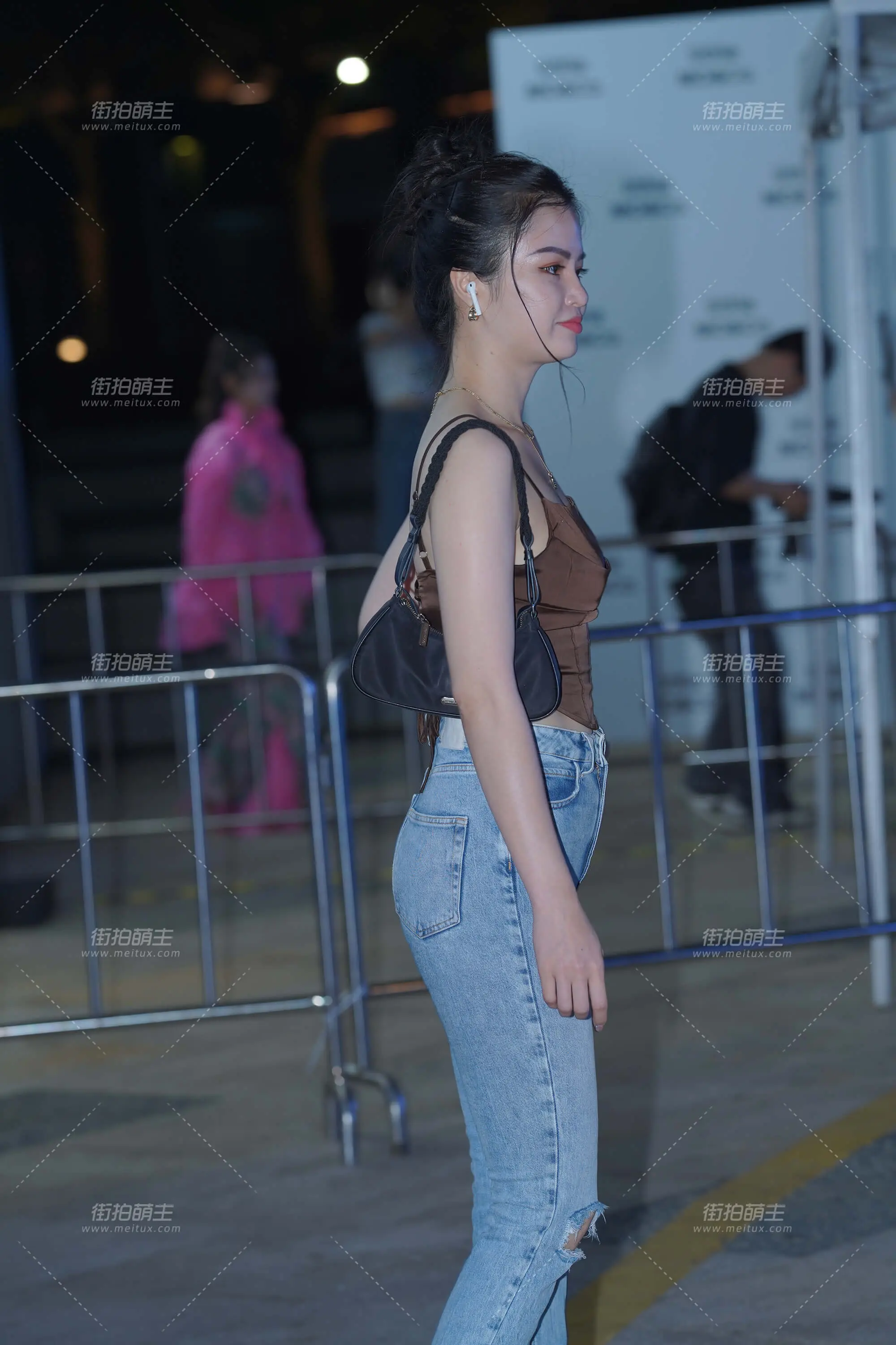 230417-18 长腿牛仔 [70P-1.01GB]