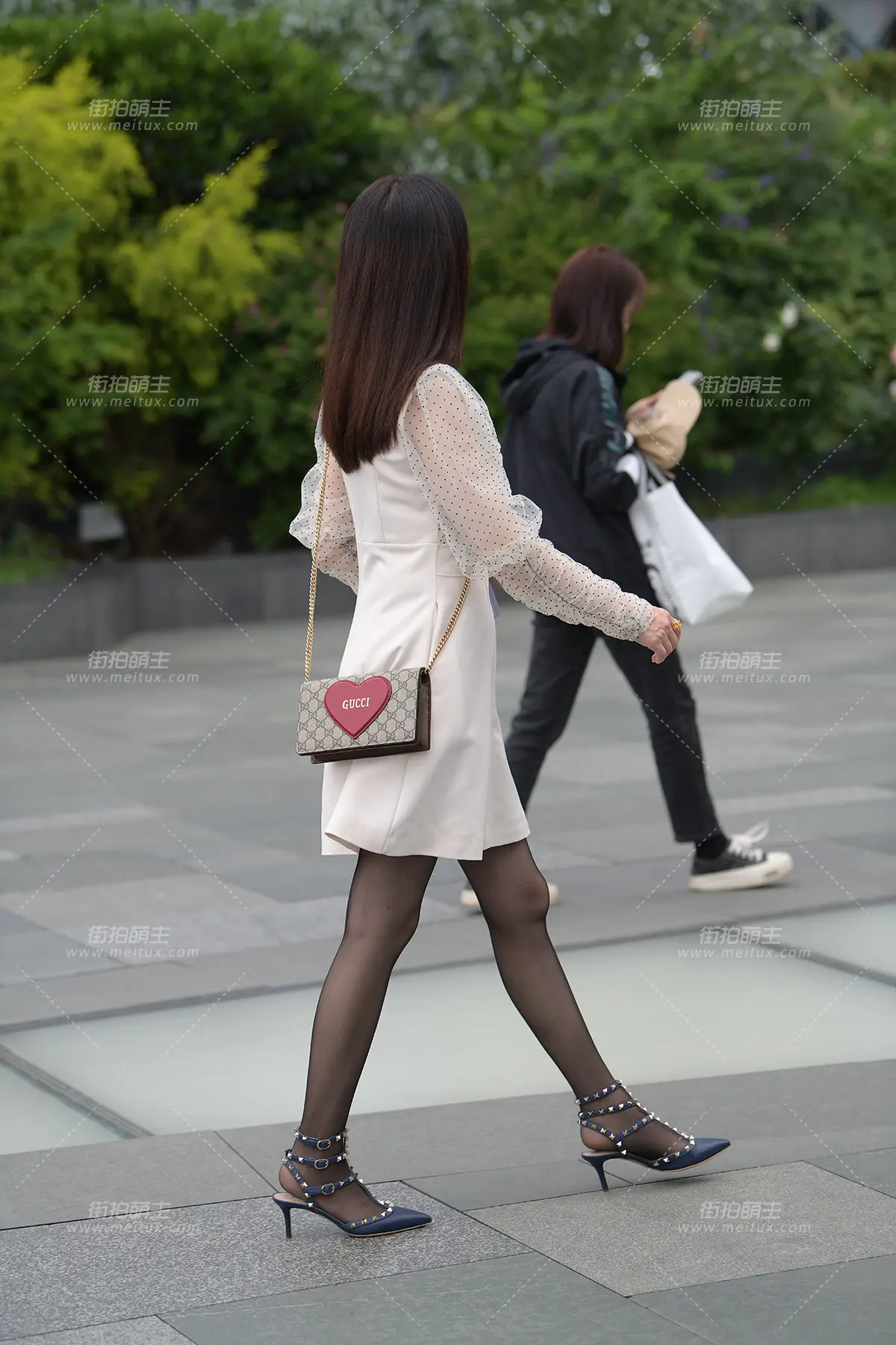 23426-2+135 爱穿黑丝的轻熟少妇 [135P1V-3.76GB]