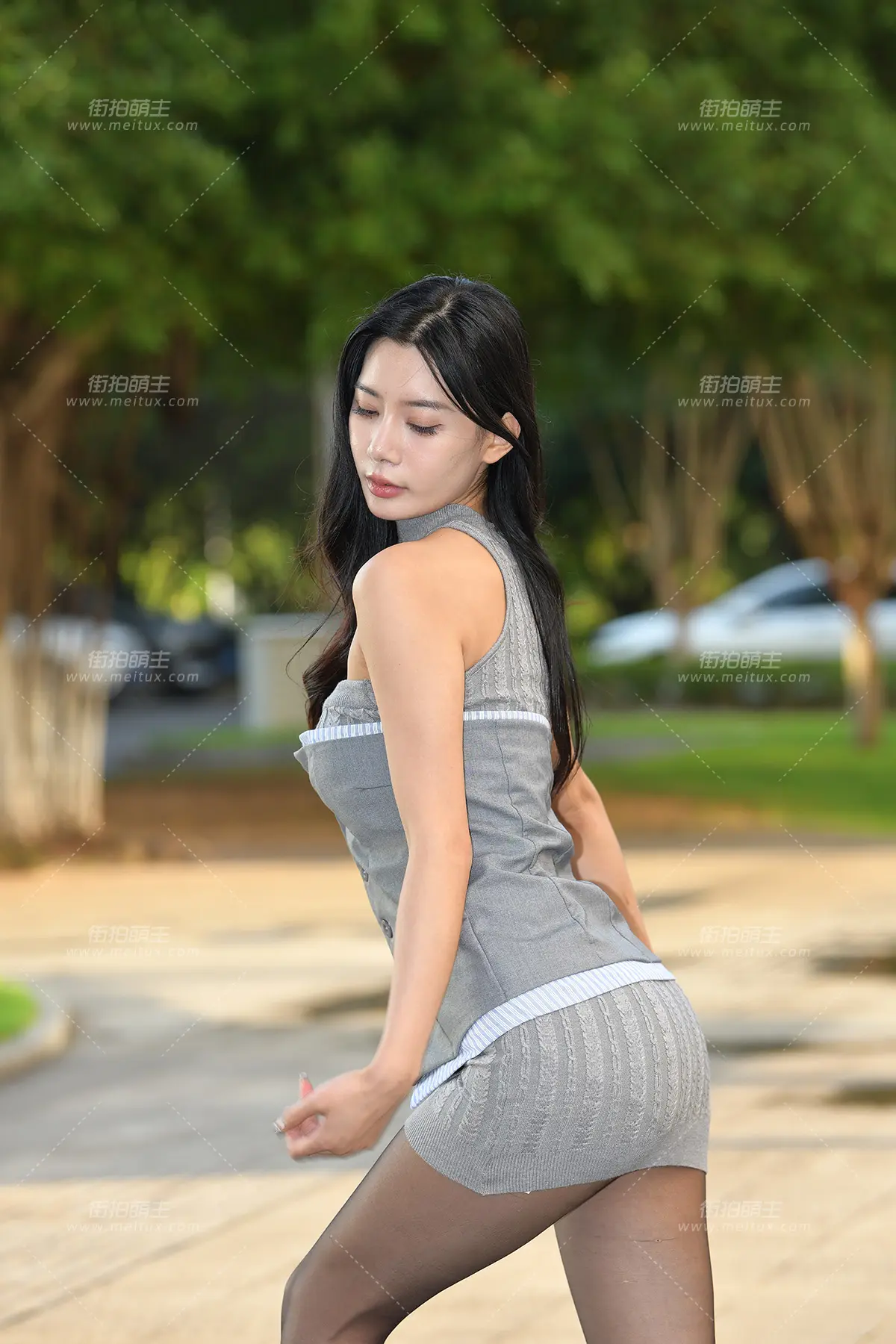 24614-5=133 抹胸包臀裙黑丝大长腿美女 [133P1V-5.46GB]