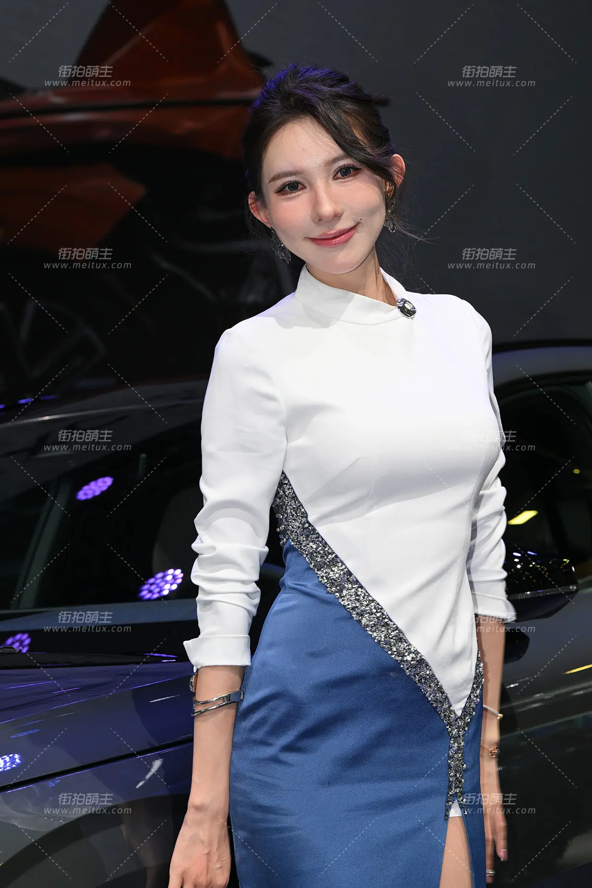 251122-14-174 爱穿肉丝的大网红 小闹 [174P-3.70GB]