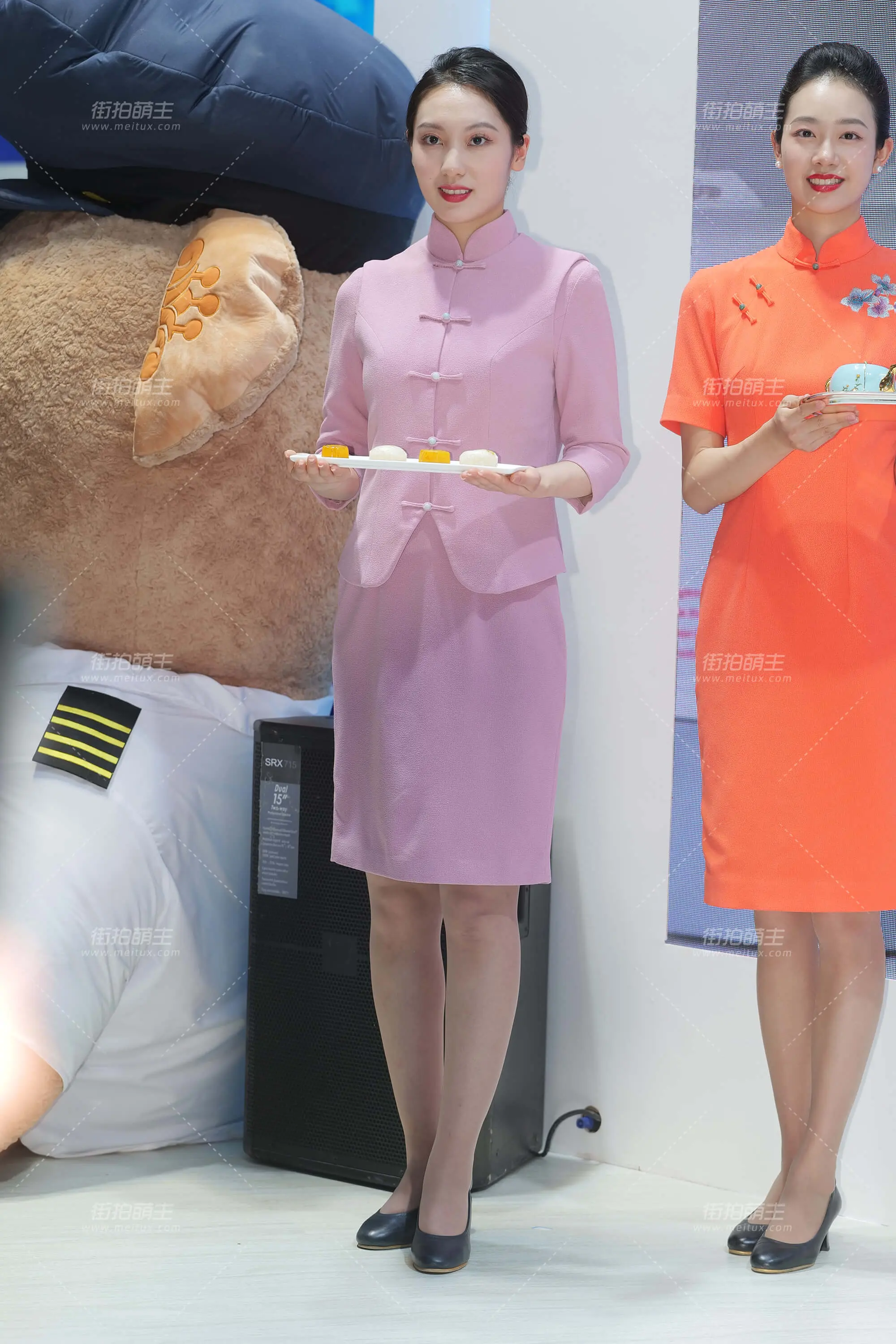 珠海航展南航最火代言人漏长筒袜脚底难得拍 [34P-326MB]