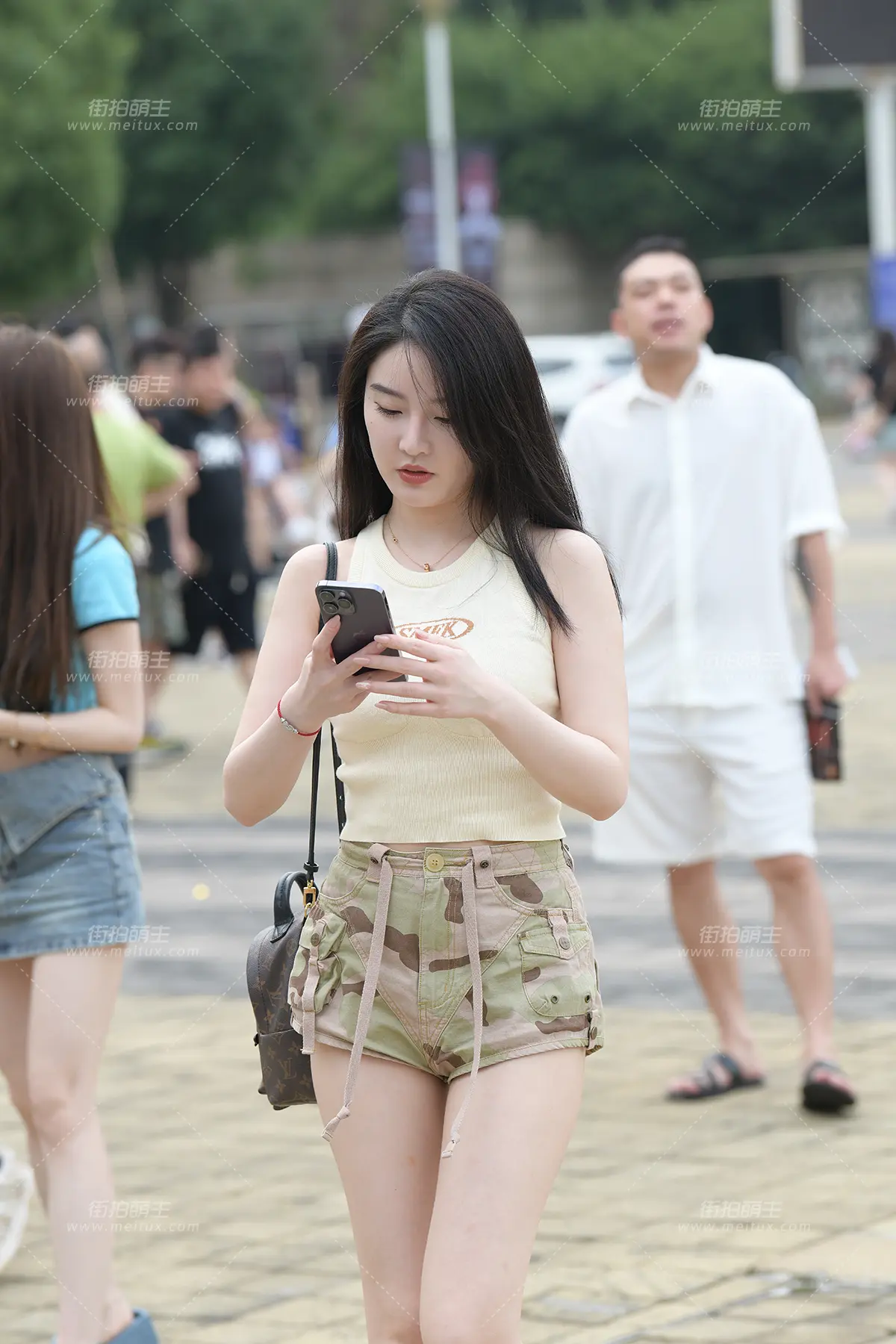 23623-49=58 白皙美腿，春光外泄 热裤女孩 [58P-1.35GB]