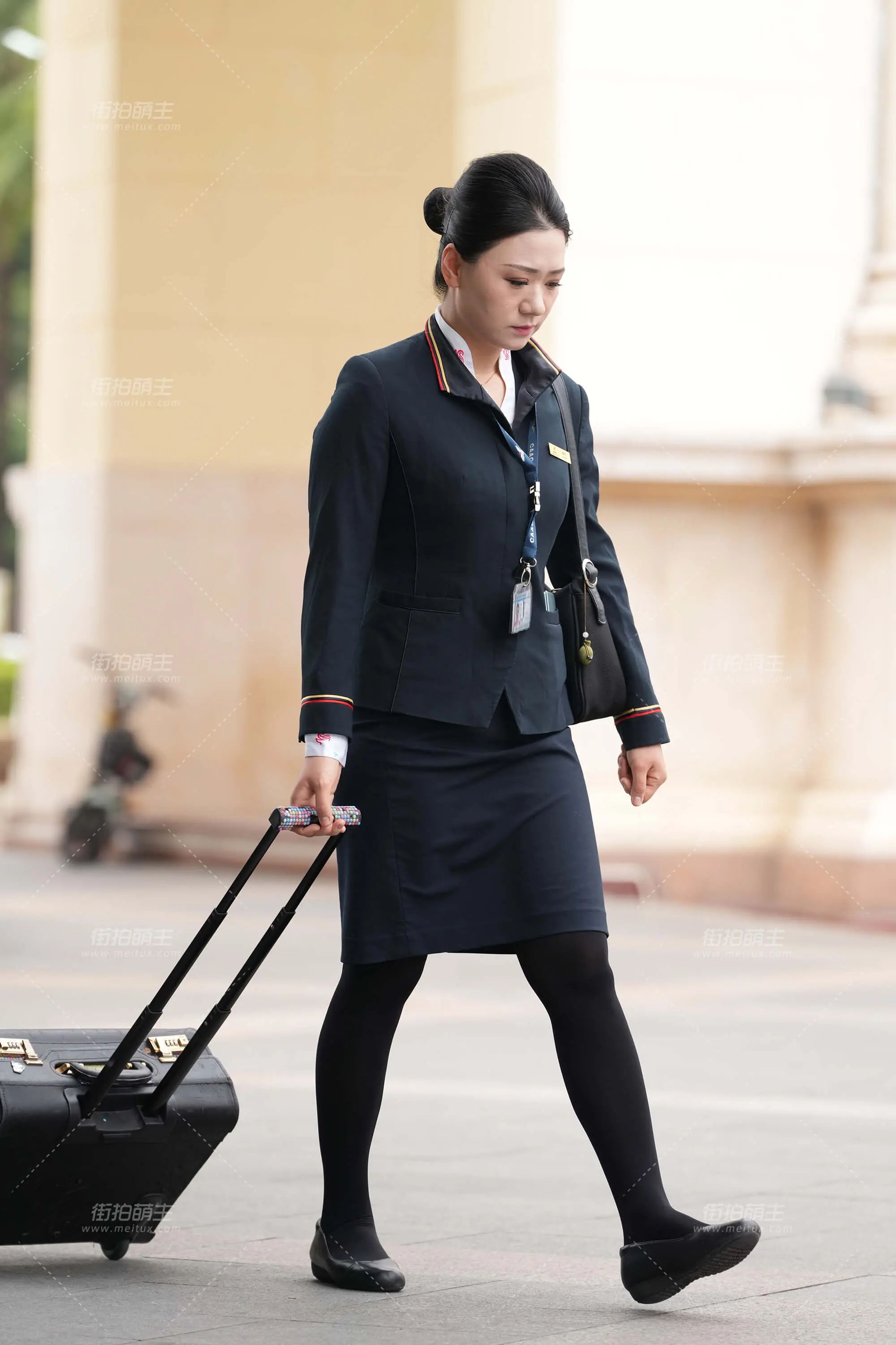 乘务长与乘务员厚黑美学 [85P-2.46GB]