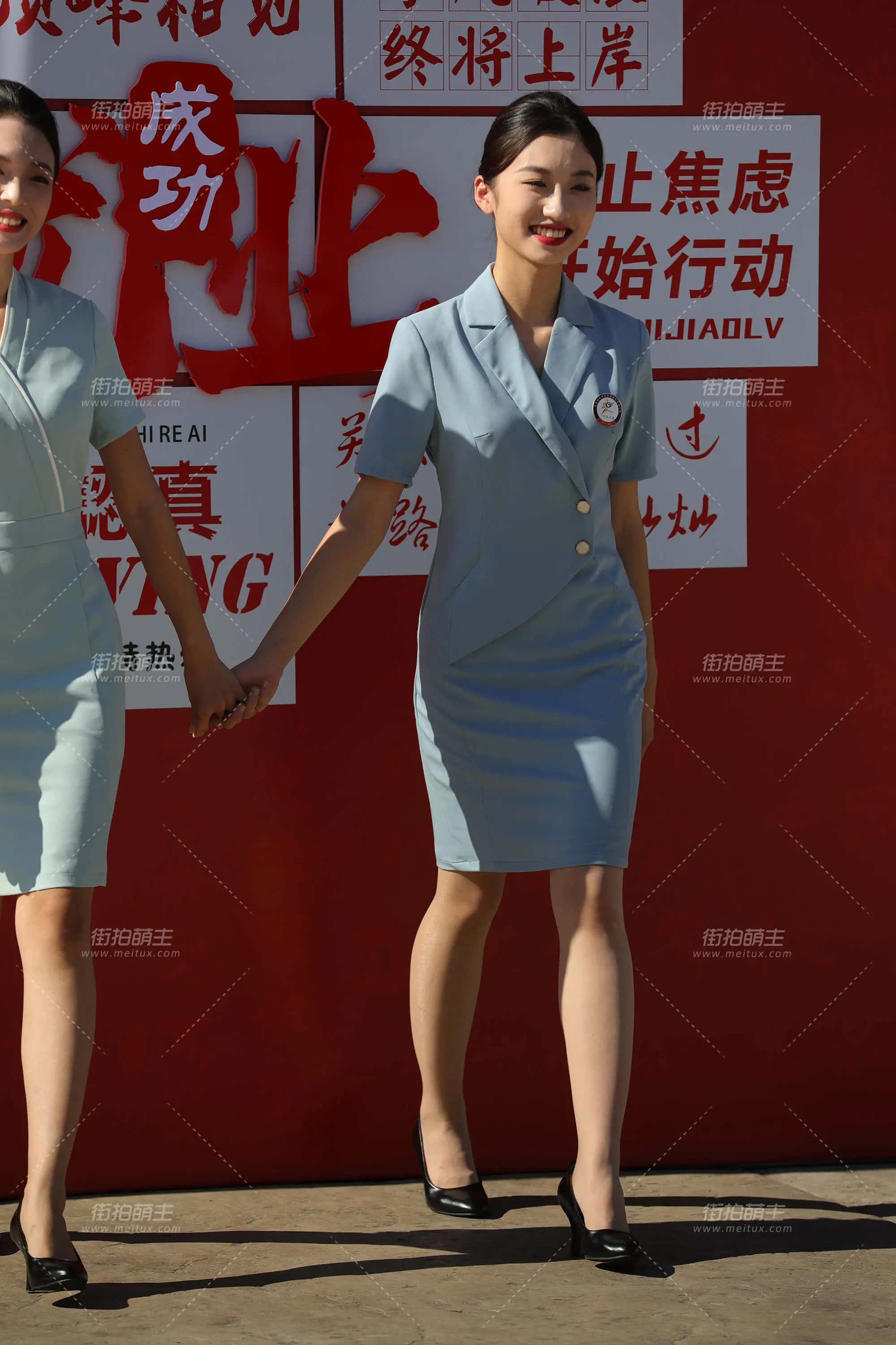 爱笑的准空姐太阳光笑肉丝美腿制服 [69P-552MB]