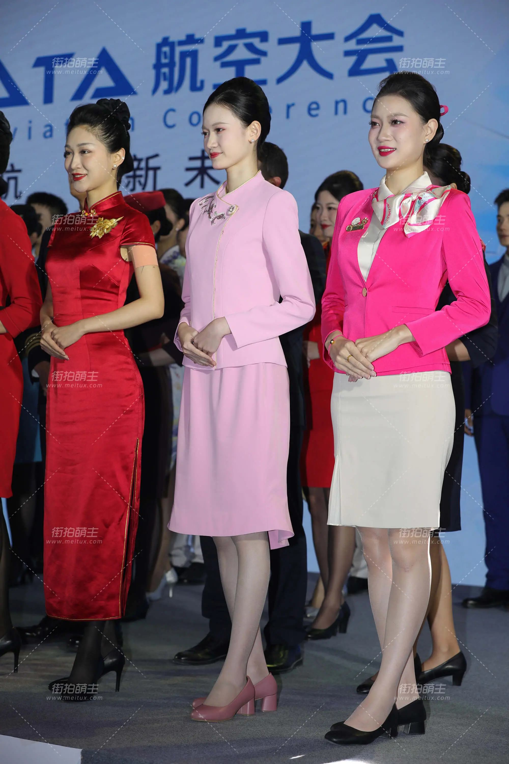 吉祥航空粉粉的职业装灰丝又白又高的空姐 [51P-491MB]