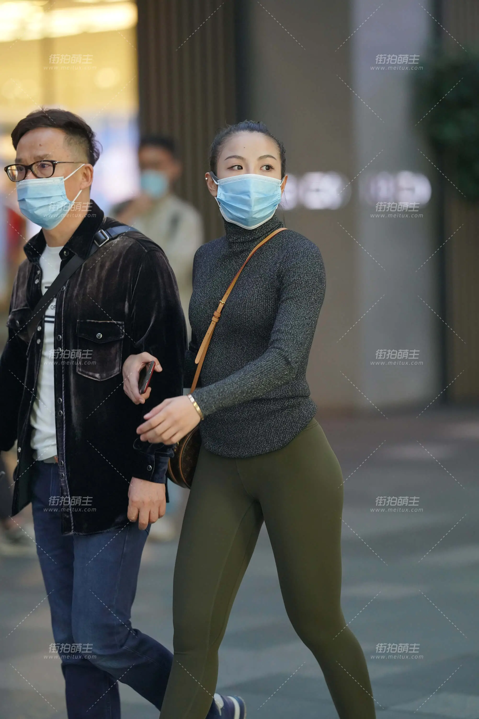 201208-45 小阿姐这身材 啧啧 [45P-446MB]
