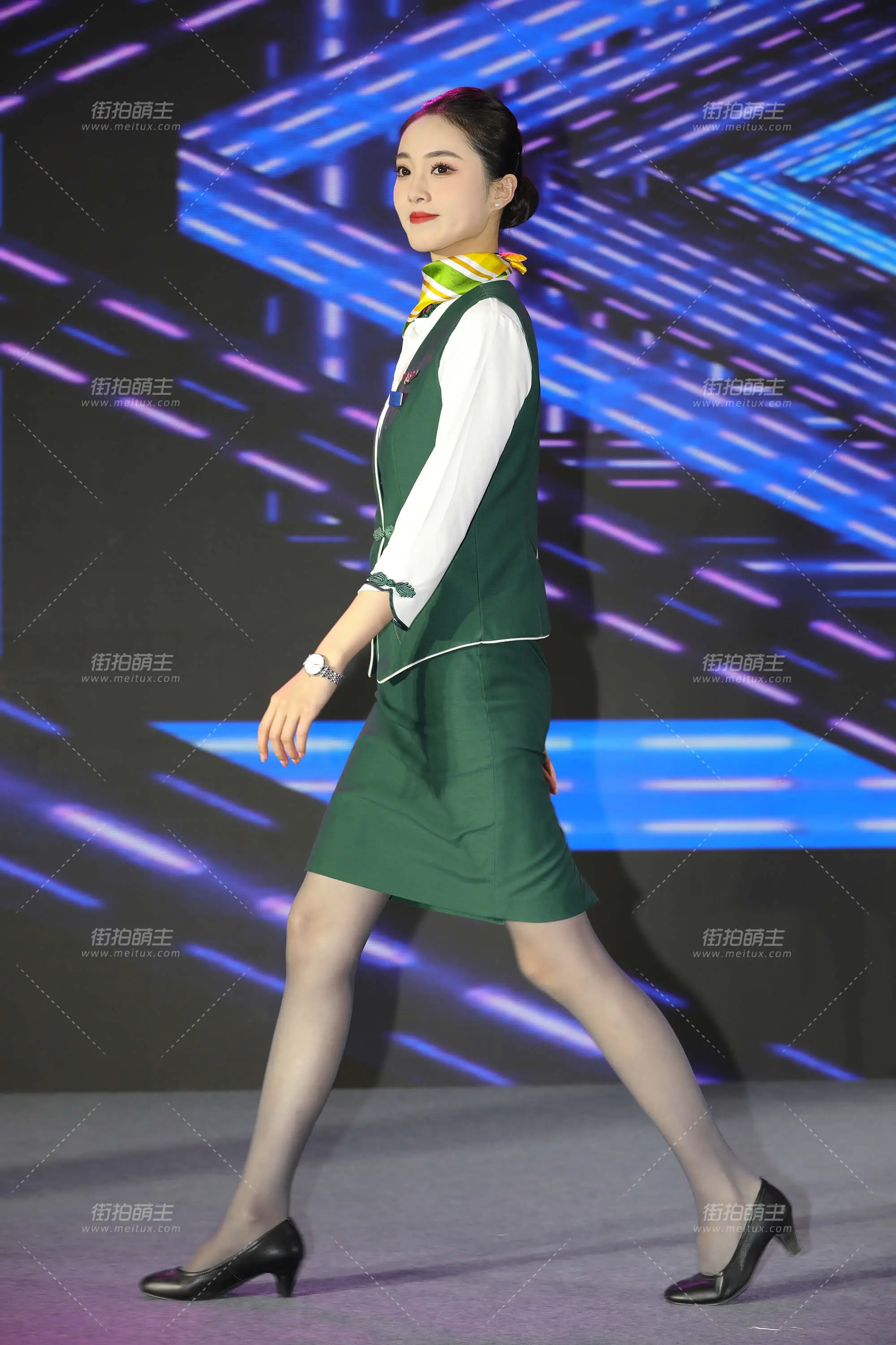 长相甜美空姐 [62P-715MB]