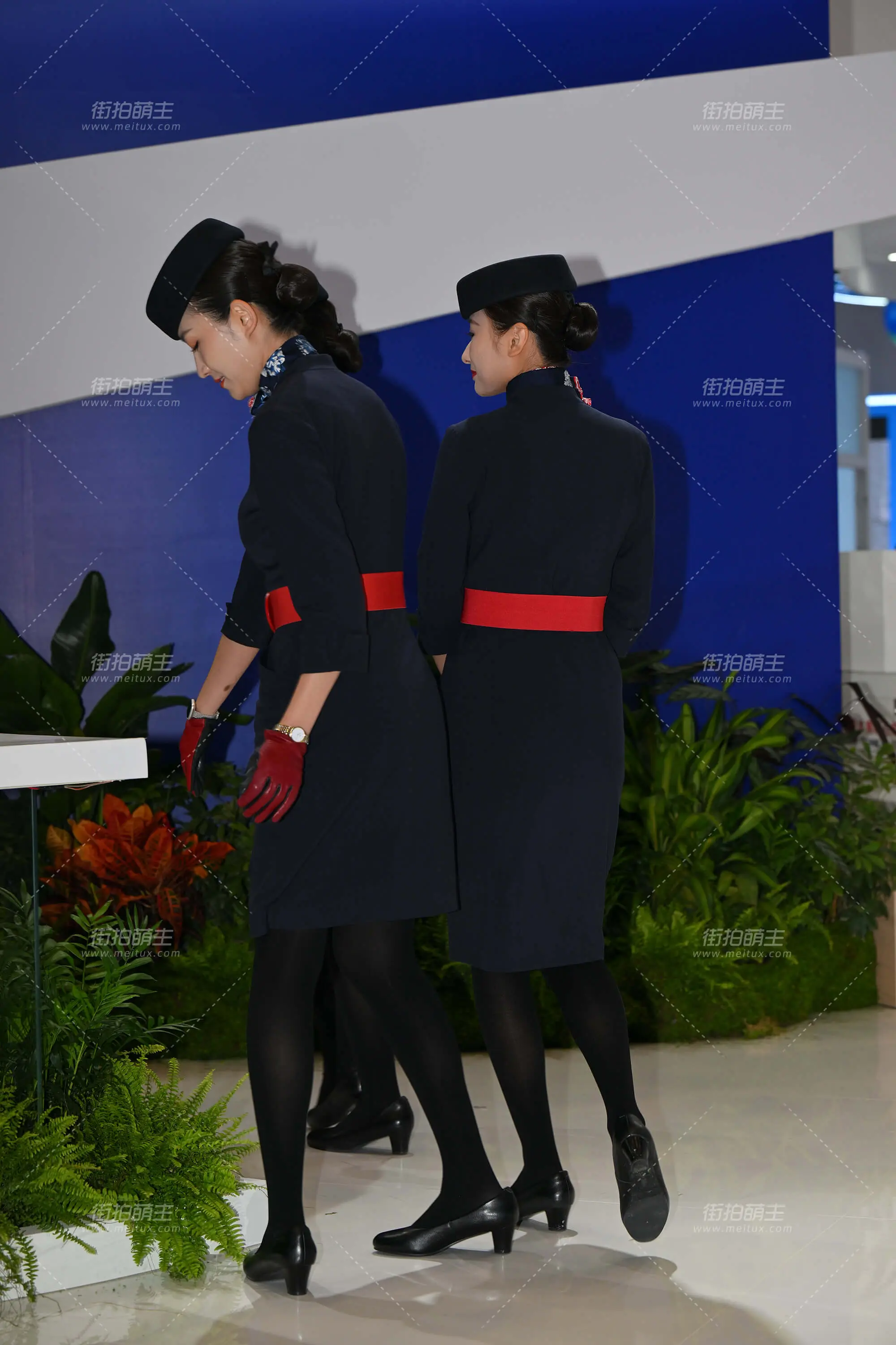 SH25-129-84 东方航空空姐-这黑丝算厚吗 [84P-1.78GB]