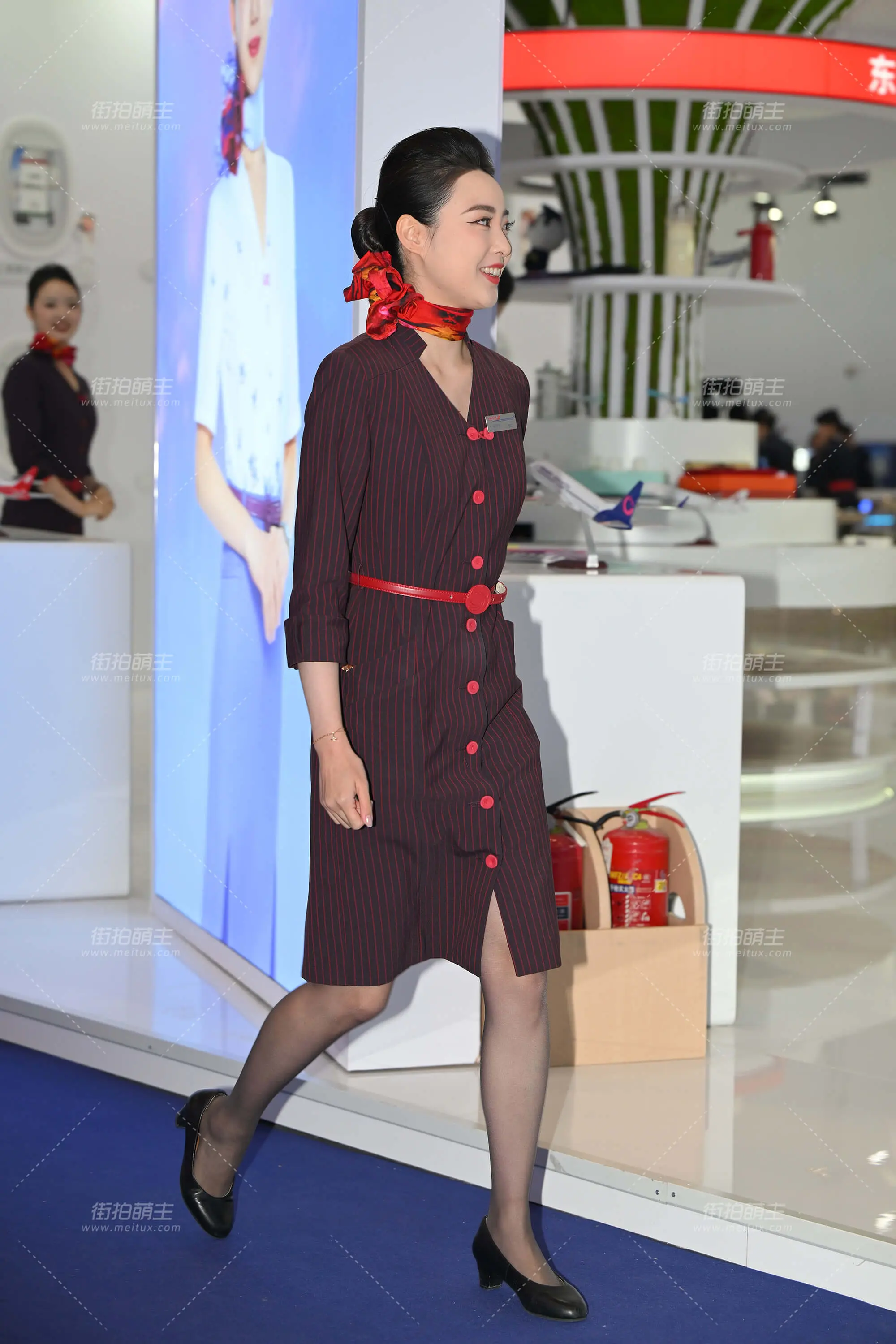 SH25-224-57 东方航空-酒红色条纹制服 [57P-1.21GB]