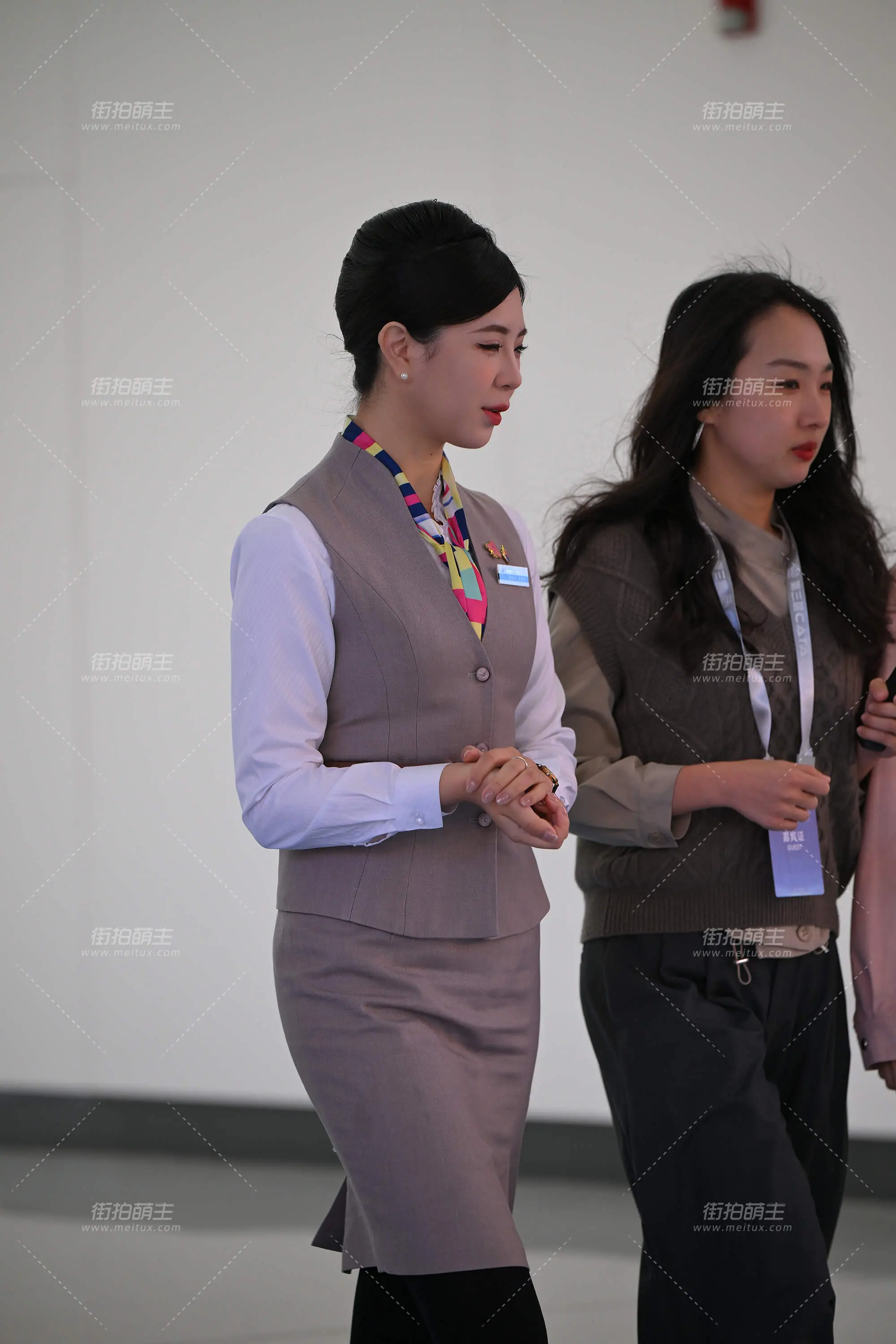 SH25-261-72 微厚黑丝-灰色制服-这是哪家空姐呢 [72P-1.41GB]