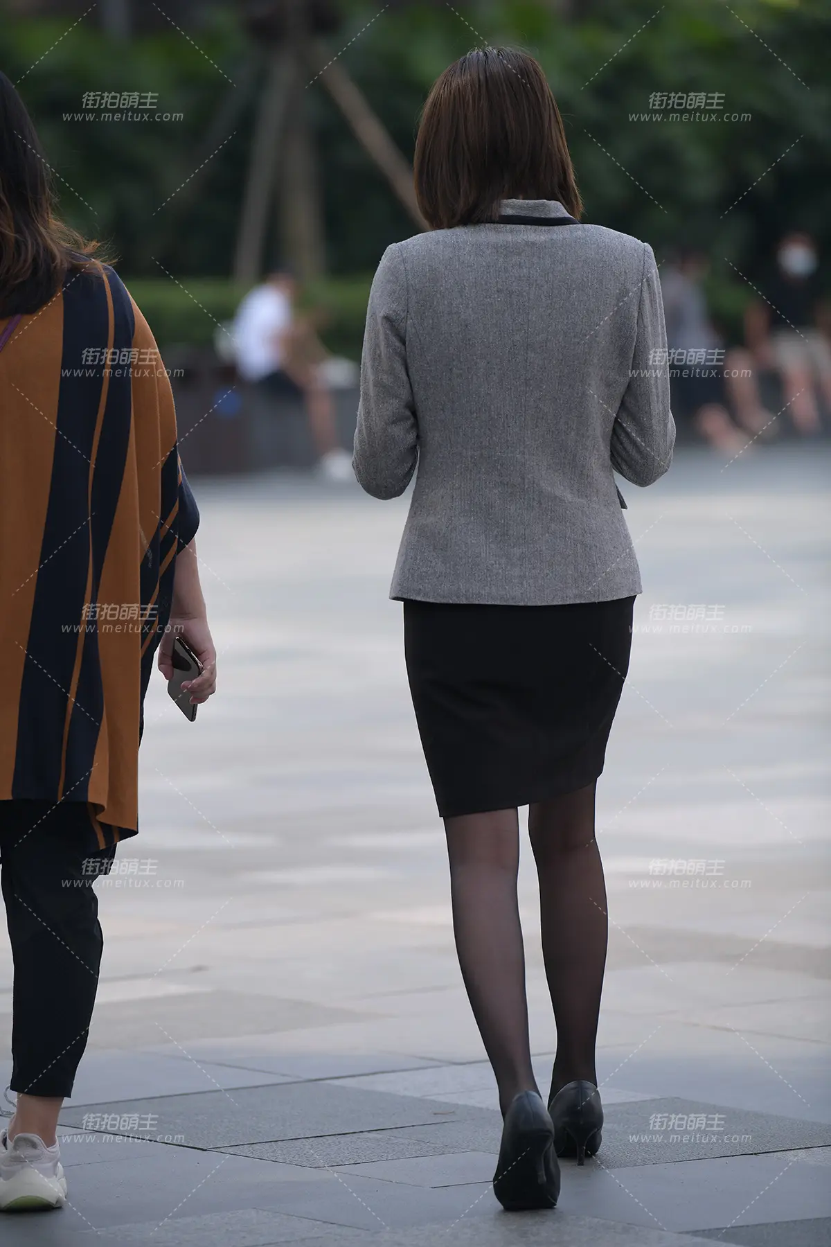 23256-10=121 美腿黑丝职业装 [121P2V-3.70GB]