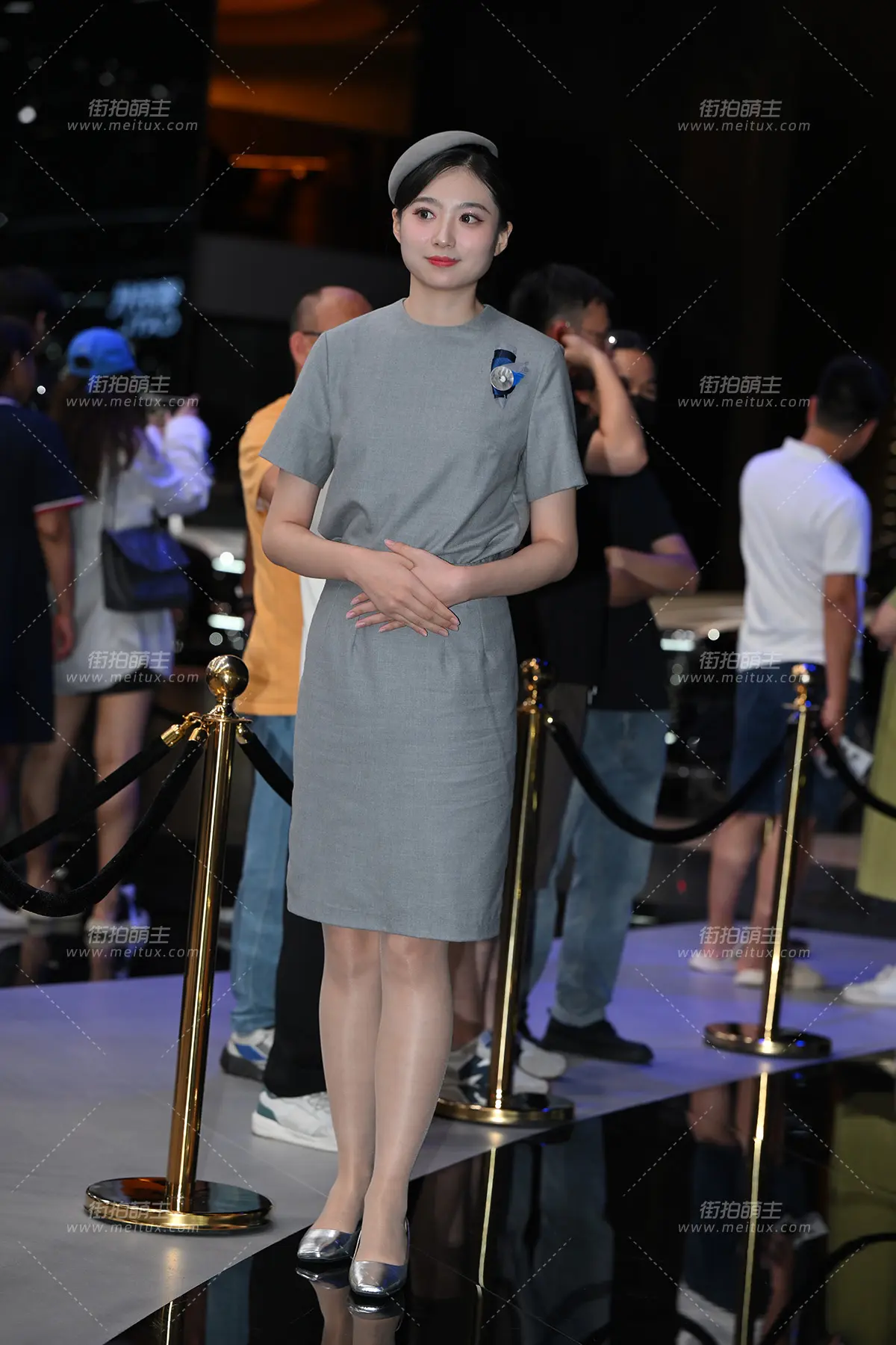2562-5=69 气质满满的，能看出穿了丝袜吧 [69P-1.24GB]