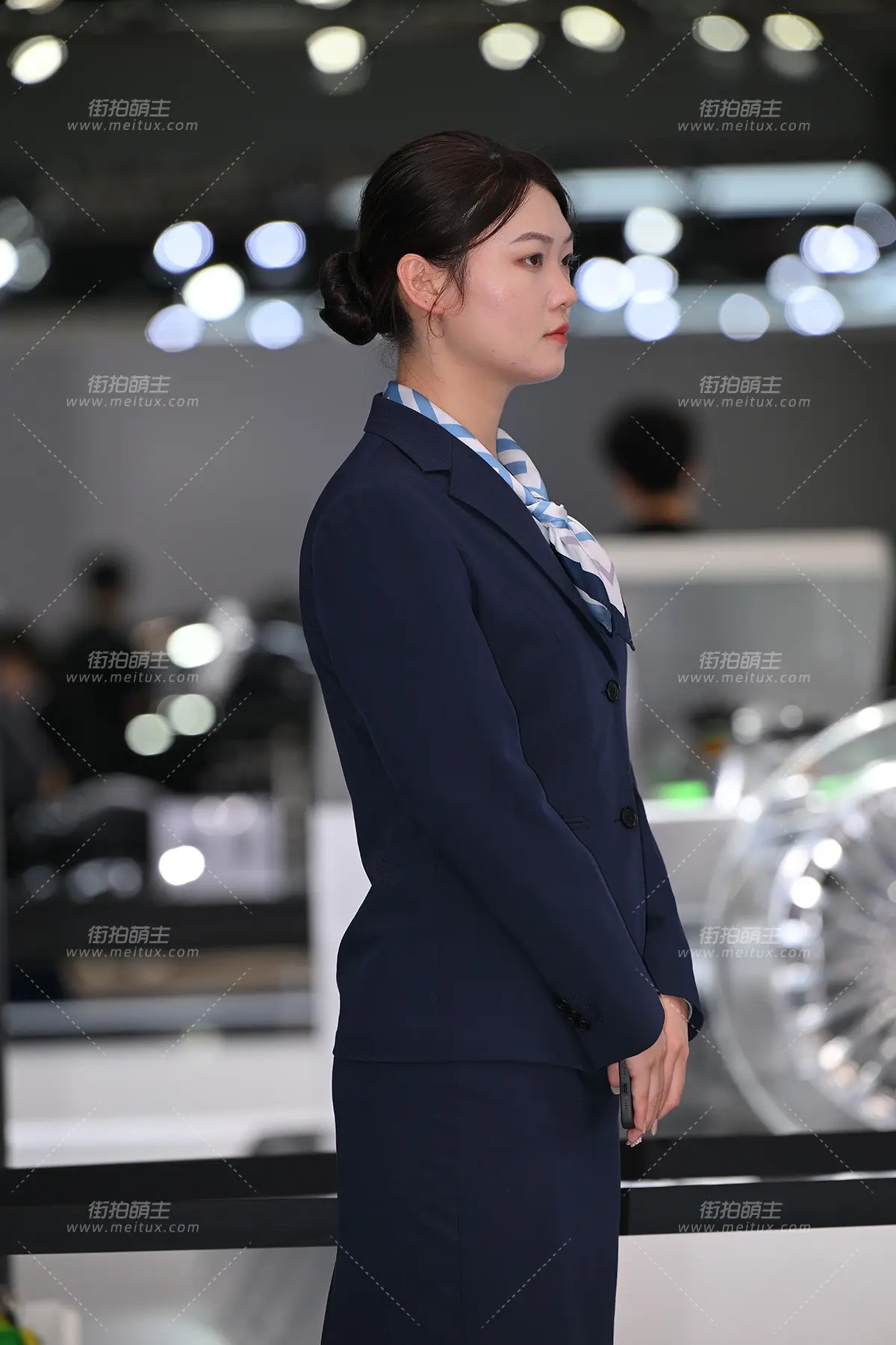 2564-18=45 问界展台黑丝职员 [45P-842MB]