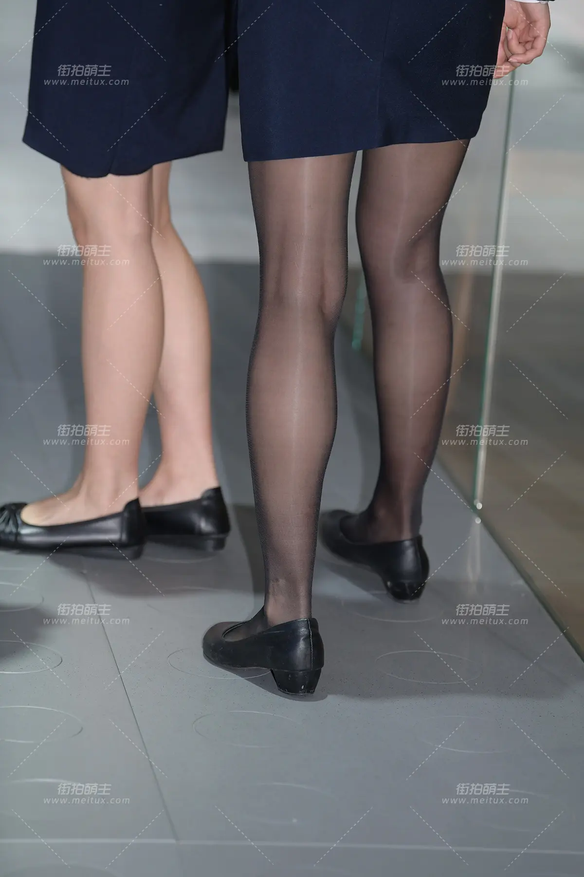 25421-6=38 藏蓝色制服，黑丝销售 [38P-479MB]