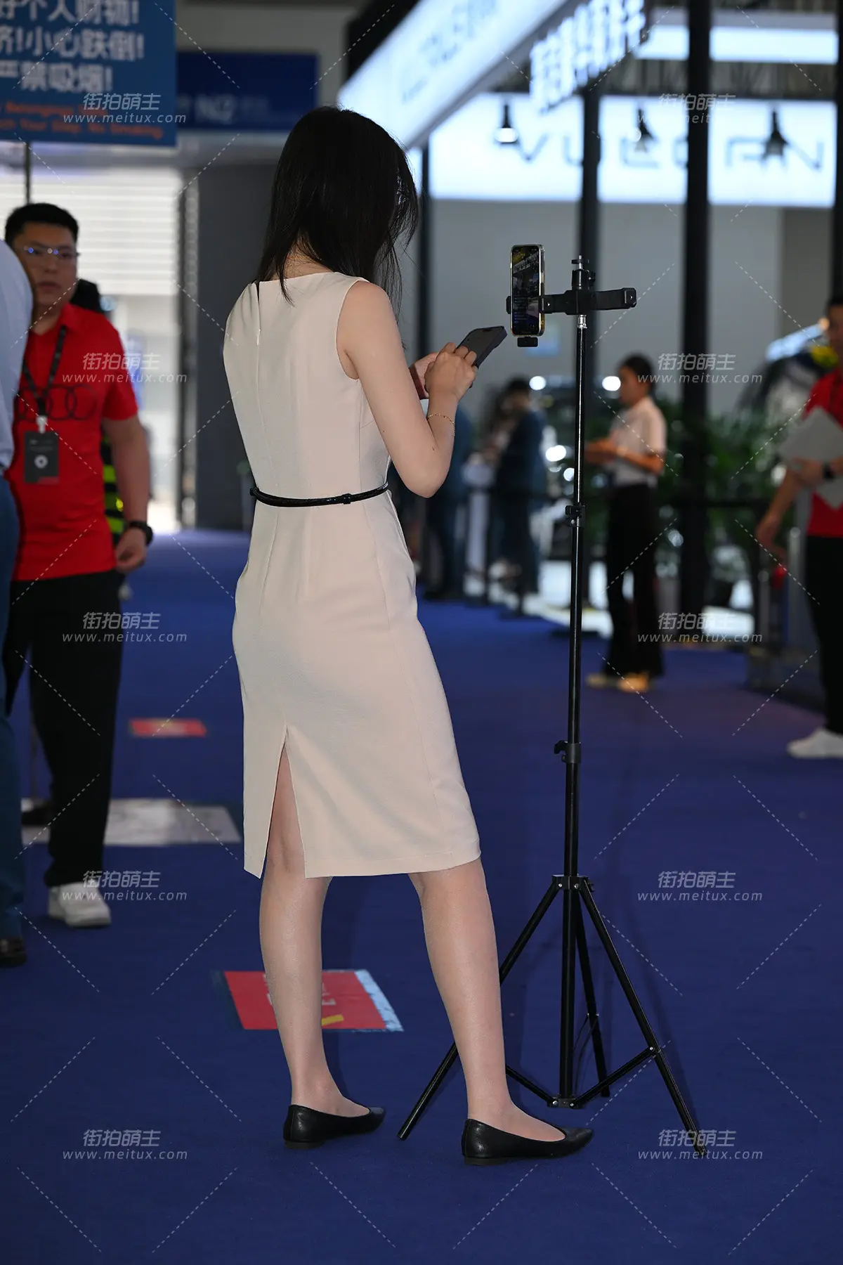 25614-18-73 爱穿肉丝的轻熟博主 [73P-1.36GB]