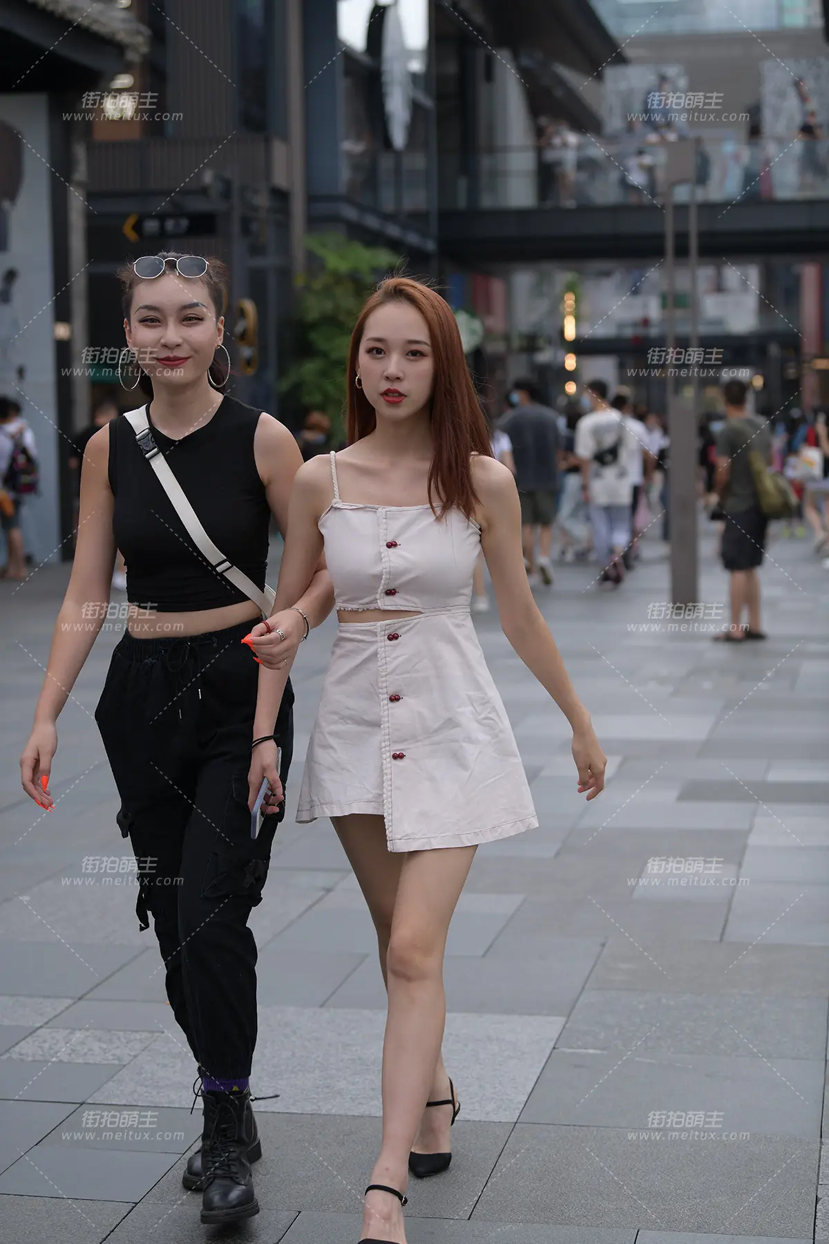 20711-20+24 美腿小姐姐 [24P-526MB]