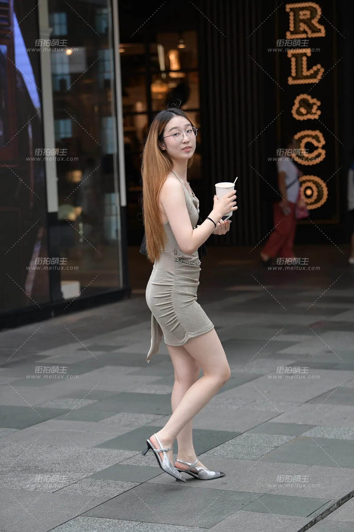 24727-1=79 搭讪包臀裙小姐姐 [79P-1.84GB]