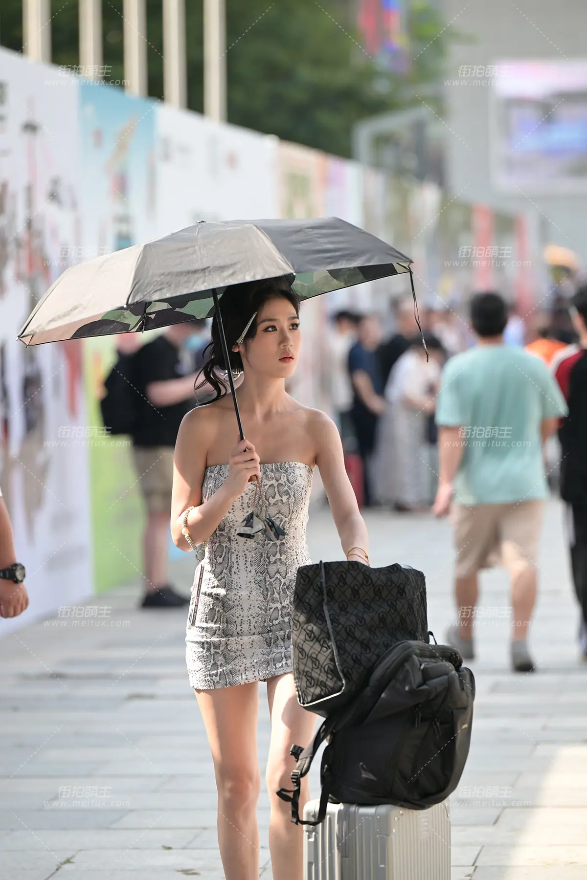 24920-45=72 抹胸包臀裙美女 啦不啦多 [72P1V-1.87GB]