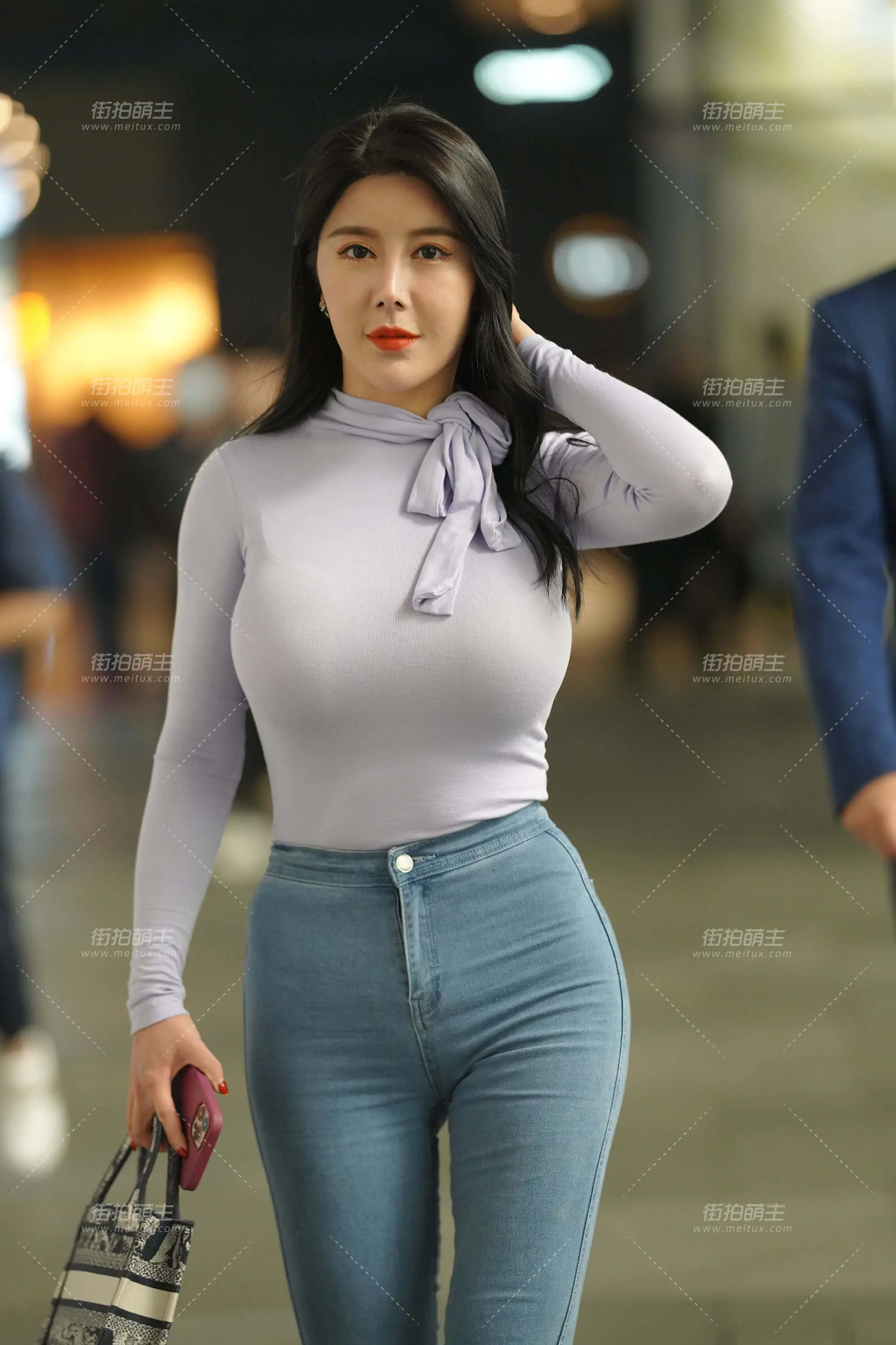211015-14 前凸后翘 紧牛美眉自信洒脱 [243P-4.19GB]