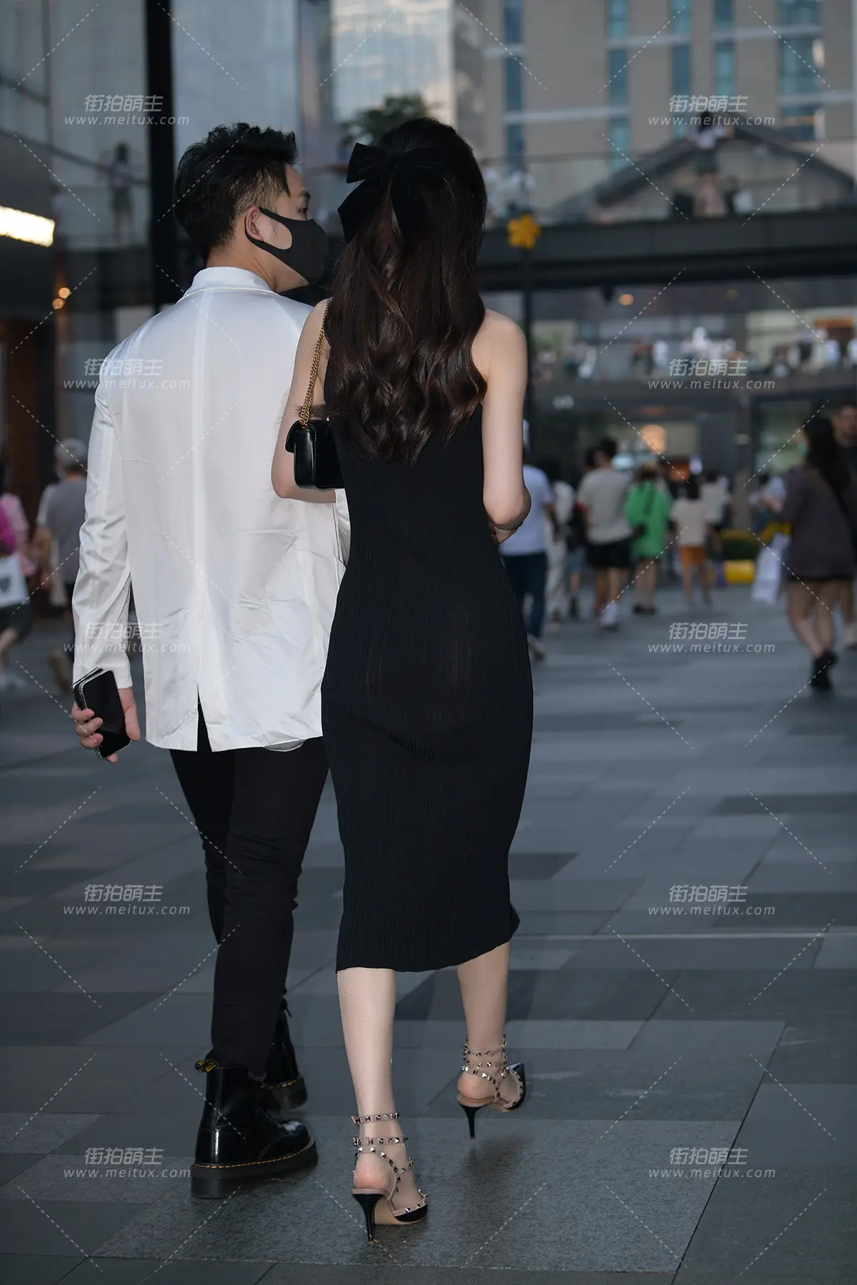 2272-30+78 万万没想到，居然穿了薄丝袜 [78P-1.69GB]