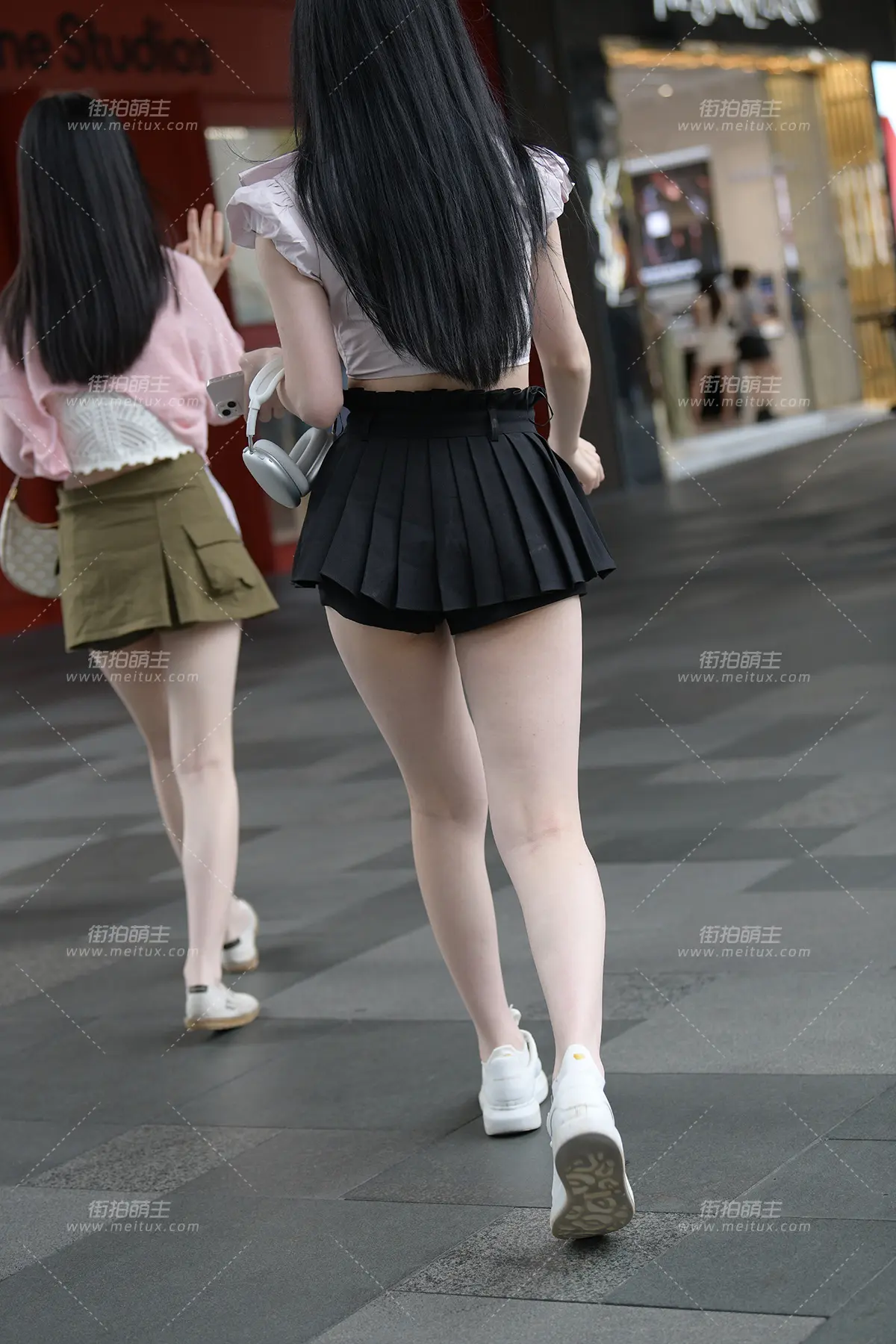 2362-4=143 清秀脱俗，大白腿女生 [143P-3.32GB]