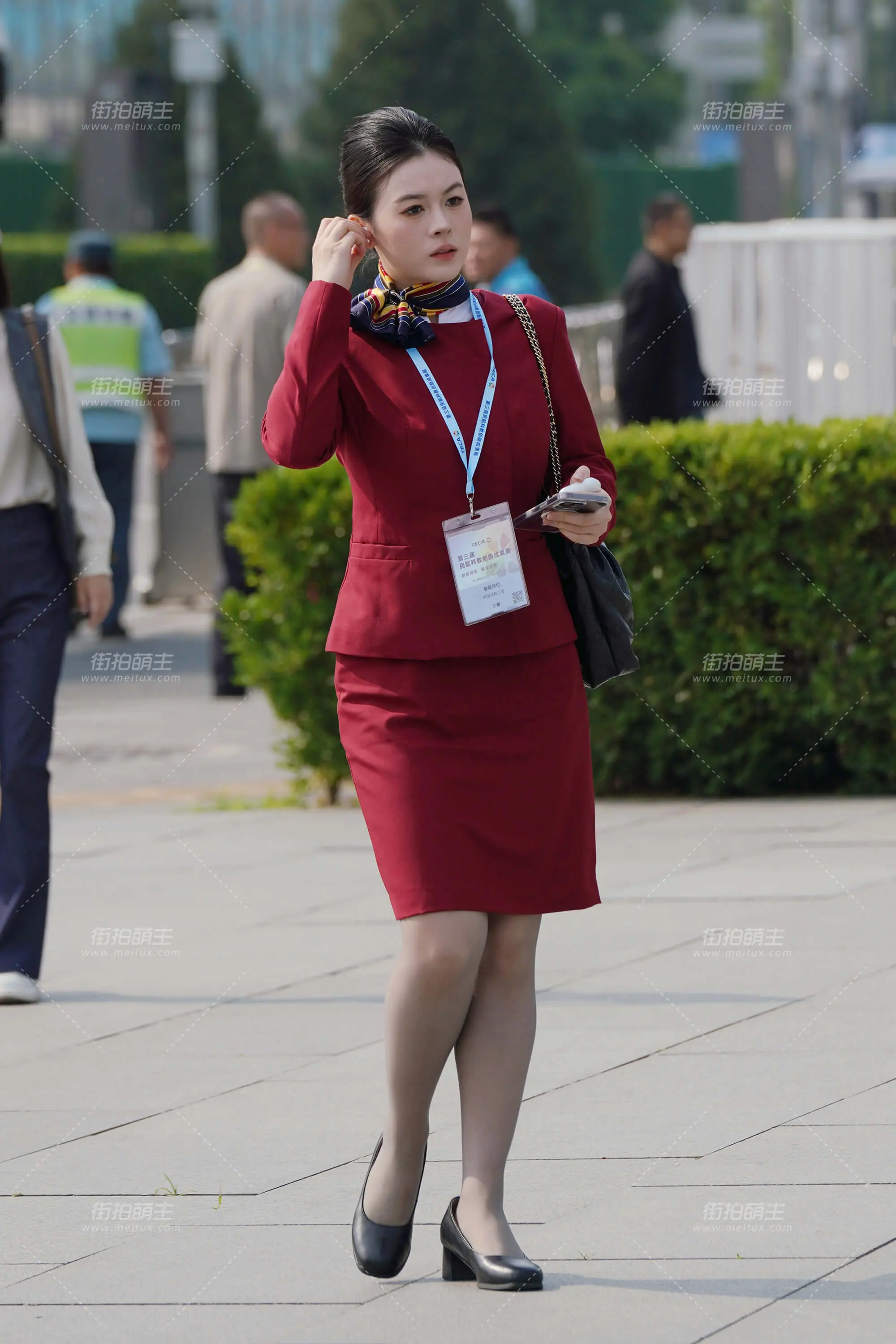 25空姐展会-步入会场一大波空姐来袭居然有斜网纹东航紧致 [30P-794MB]