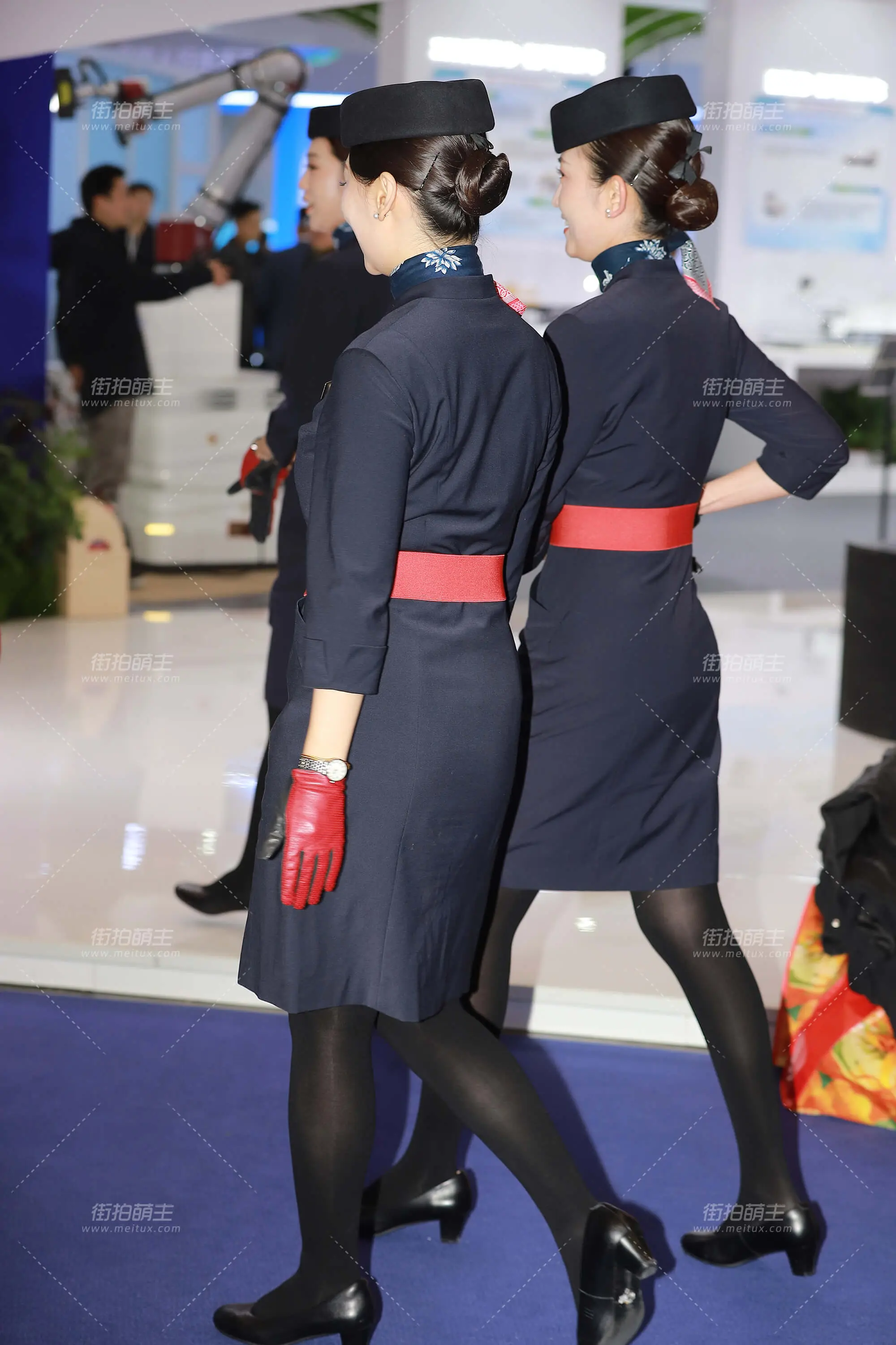 一群东航美女空姐 [81P-678MB]