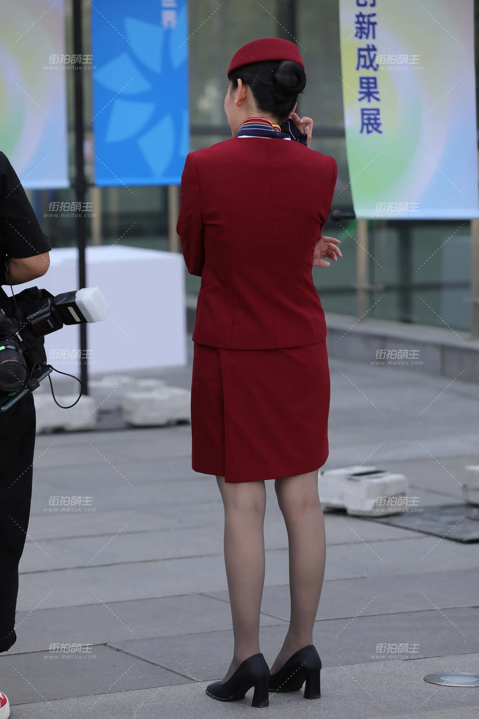 国航空姐灰丝端庄优雅在主持活动 [73P1V-1.36GB]